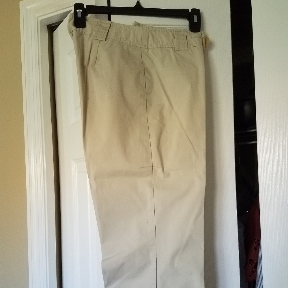 Tan capris